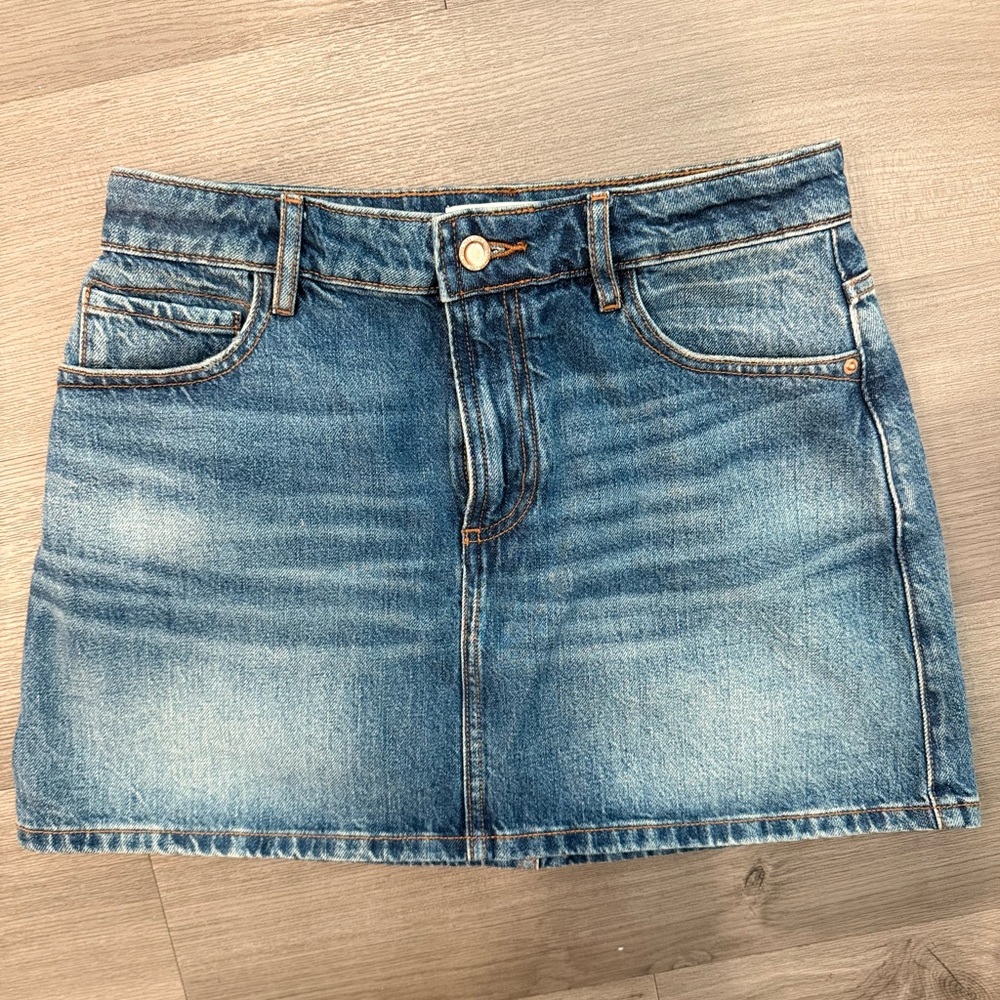 Zara (BRAND NEW) Blue Mini Skirt, Size medium
